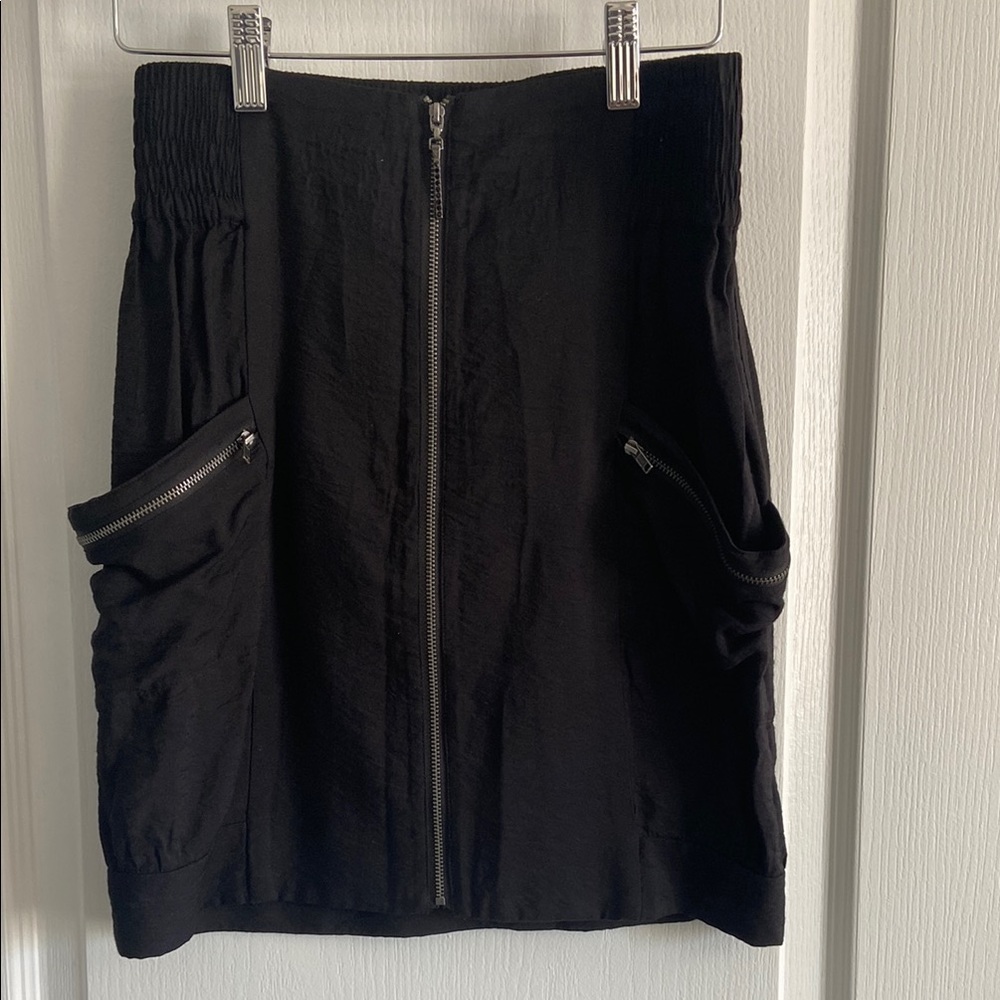 Guess Stylish Black Skirt with Zipper Detail